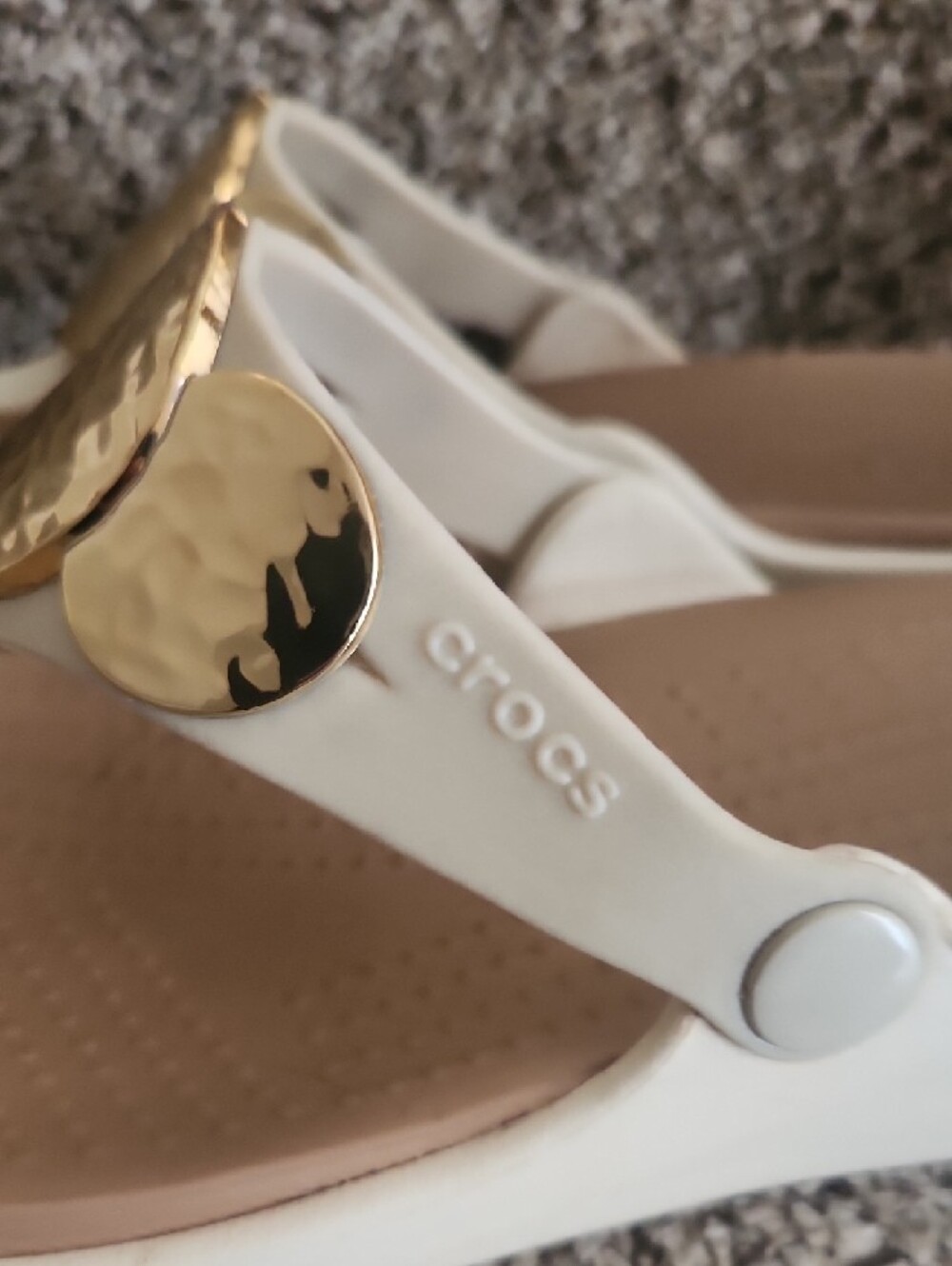 CROCS Women’s Beige and Gold Thong Sandals - Picture 7 of 9